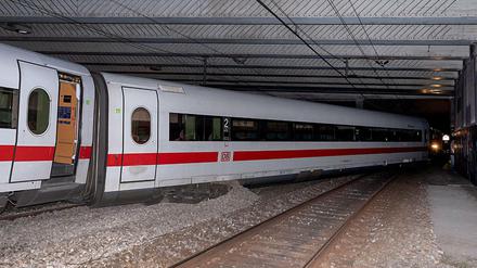 Der entgleiste ICE 373 steht kurz vor dem Bahnhof Basel SBB.