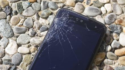 Offline? Wer ein gebrauchtes Smartphone kauft, kann viel Geld sparen.