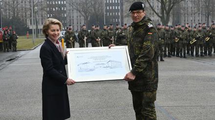 Anfang 2018 wurde die Emmich-Cambrai-Kaserne in Hauptfeldwebel-Lagenstein-Kaserne umbenannt.