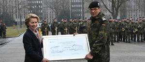 Anfang 2018 wurde die Emmich-Cambrai-Kaserne in Hauptfeldwebel-Lagenstein-Kaserne umbenannt.