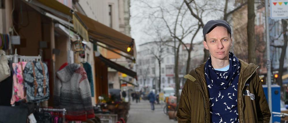 Dietrich Brüggemann, Filmregisseur, Drehbuchautor und Musiker beim Kiezspaziergang in Berlin Kreuzberg.