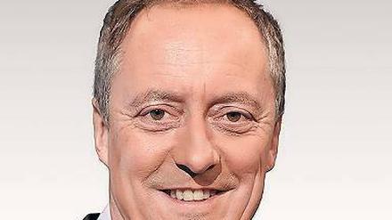 Michael Krons ist Leitender Redakteur der Programmgeschäftsführung bei Phoenix, dem Ereignis- und Dokumentationskanal von ARD und ZDF in Bonn.