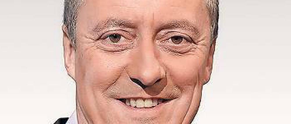 Michael Krons ist Leitender Redakteur der Programmgeschäftsführung bei Phoenix, dem Ereignis- und Dokumentationskanal von ARD und ZDF in Bonn.