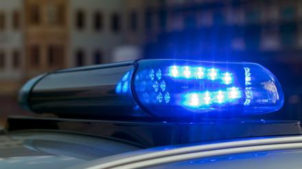 Das Blaulicht auf einem Fahrzeug der Polizei (Symbolbild). 