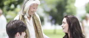 Wie soll mit Familienangehörigen umgegangen werden, die nicht mehr an Familienfesten teilnehmen können?