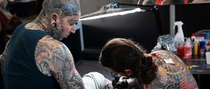 Kunst auf dem Körper: Individuelle Tattoo-Motive sind oft geschützt. 