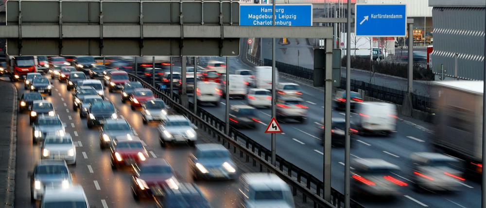 Die Stadtautobahn A100 in Höhe Kurfürstendamm.