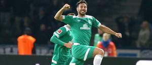 Das Rekordtor. Claudio Pizarro hat es gerade geschossen - es ist wahrscheinlich nicht sein letzter Rekordtreffer.