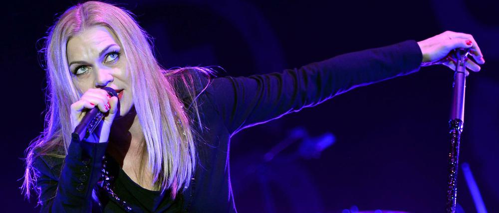Sängerin Anna Loos bei einem Auftritt mit der Band Silly.
