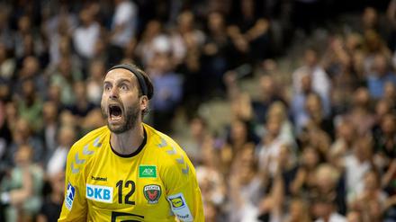 Ja! Füchse-Torwart Silvio Heinevetter jubelt.