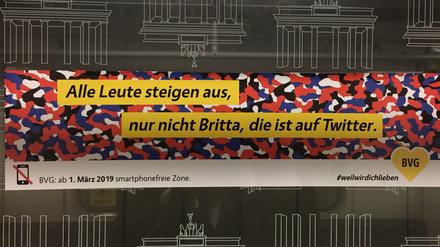 Guerilla-Aktion gegen Smartphones. Gesehen in der U1.