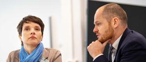 Ex-AfD-Chefin Frauke Petry mit ihrem Anwalt Carsten Brunzel.