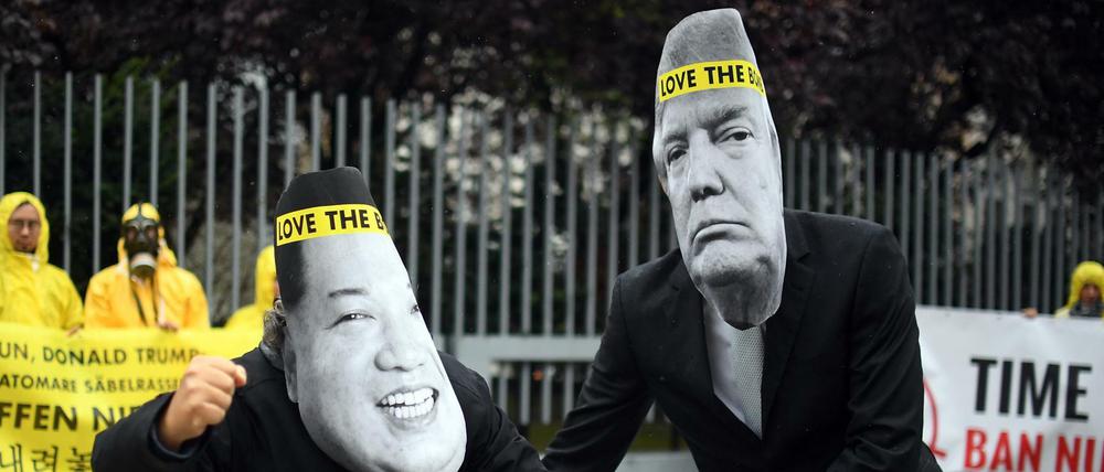 Ein Konflikt, der Angst macht: Demonstranten protestieren vor der amerikanischen Botschaft in Berlin gegen die Eskalation des Konflikts zwischen Nordkorea und die USA.