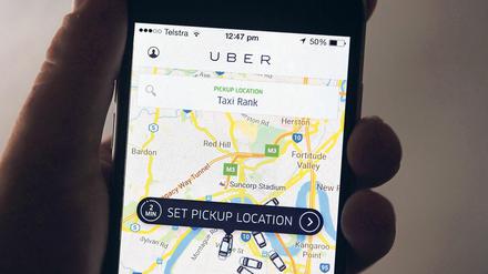 Die App des US-Techkonzerns Uber auf einem Smartphone.