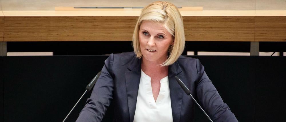 Nicht mehr am Pult: Seit November ist Jessica Bießmann (AfD) nicht mehr im Abgeordnetenhaus gesehen worden.