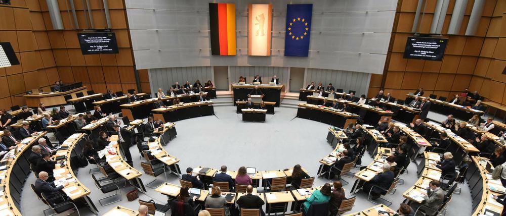 Abgeordnete und Senatoren sind zu einer Sitzung zusammen gekommen.