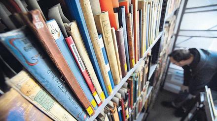 Jedes einzelne der zwei Millionen Bücher könnte Raubkunst sein.