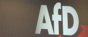Die AfD wehrt sich dagegen, vom Verfassungsschutz öffentlich als Prüffall genannt zu werden. Ein Gutachten bestätigt die Partei.