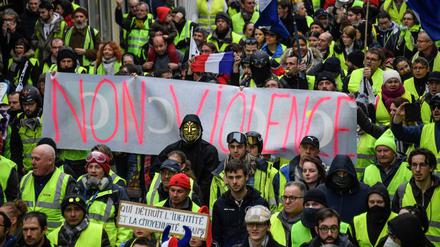 Gelbwesten in Pontivy in Westfrankreich am vergangenen Samstag - mit einem Bekenntnis zur Gewaltlosigkeit. 
