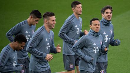 Die letzten Vorbereitungen. Die Bayern-Profis hatten beim Abschlusstraining am Montag Spaß, am heutigen Dienstag wird es ernst.