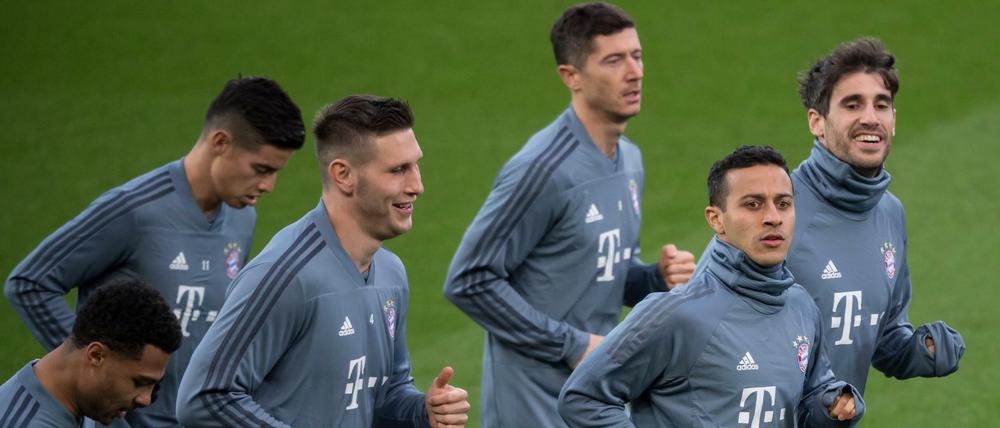 Die letzten Vorbereitungen. Die Bayern-Profis hatten beim Abschlusstraining am Montag Spaß, am heutigen Dienstag wird es ernst.