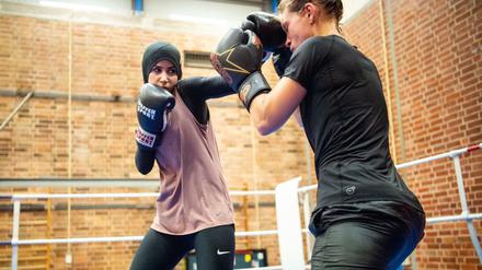 Das Urteil ist gefallen. Boxerinnen wie Zeina Nassar dürfen nun auch halbverschleiert in den Ring treten. 