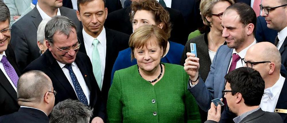 Bundeskanzlerin Angela Merkel (CDU) bei der Abstimmung über die Grundgesetzänderung für den Schul-Digitalpakt.