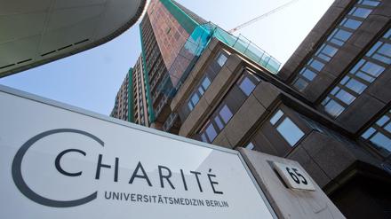 Die Charité ist als eine von wenigen der 33 deutschen Uniklinken ohne Defizit. Aber die Sparmaßnahmen sorgen immer wieder für Unmut bei den Mitarbeitern. Und auch die Forschung leidet darunter.