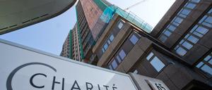 Die Charité ist als eine von wenigen der 33 deutschen Uniklinken ohne Defizit. Aber die Sparmaßnahmen sorgen immer wieder für Unmut bei den Mitarbeitern. Und auch die Forschung leidet darunter.