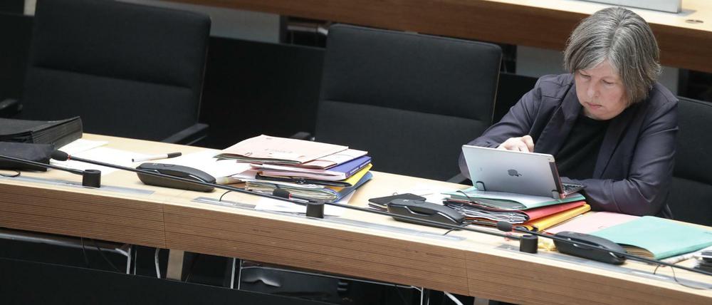 Die Koalition lehnte den Missbilligungsantrag gegen Lompscher geschlossen ab.