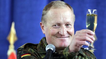 Hat derzeit wenig zu feiern: Bundeswehrgeneral Bühler muss derzeit auf seine Beförderung warten - womöglich auf unbestimmte Zeit.