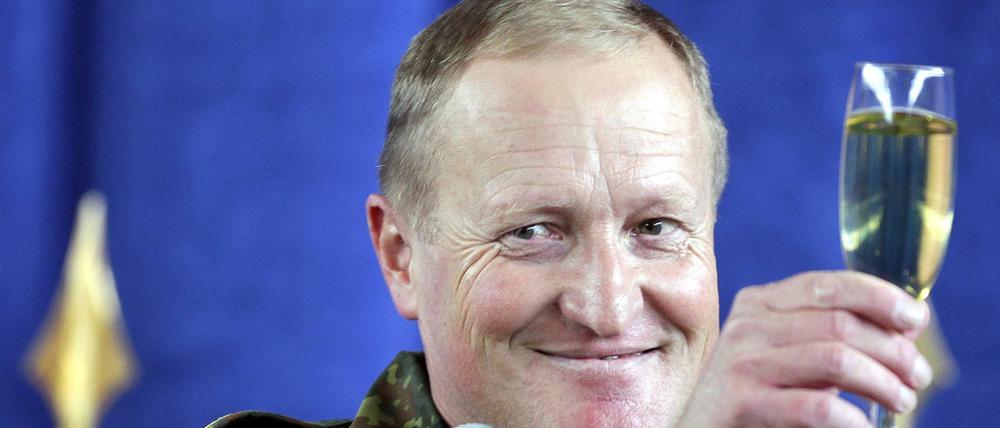 Hat derzeit wenig zu feiern: Bundeswehrgeneral Bühler muss derzeit auf seine Beförderung warten - womöglich auf unbestimmte Zeit.