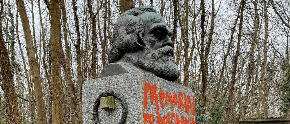 Beschmiert mit Parolen: Die Grabstätte von Karl Marx in London