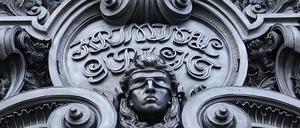 Justitia wacht über dem Kriminalgericht in Moabit.