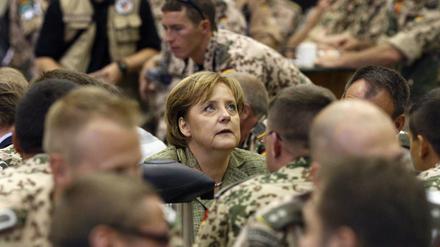 Truppenbesuch 2007 - nun interessiert sich der Untersuchungsausschuss des Bundestages vor allem für das chaotische Ende des deutschen Afghanistan-Engagements in den letzten Monaten von Angela Merkels Kanzlerschaft.
