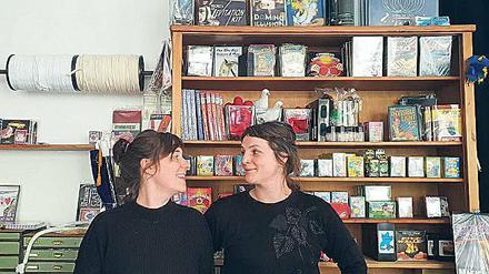 Zauberlehrlinge: Karen Goetze (l.) und Kirsi Hinze haben den Laden von Goetzes Tante übernommen.