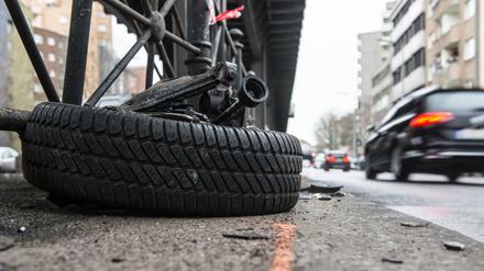 Resultat eines illegalen Autorennens: An der Gitschiner Straße kam es 2017 zu einem schweren Verkehrsunfall.