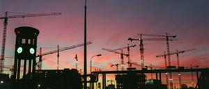 Berlin, die Baustelle: Der Potsdamer Platz, hier in der Bauphase 1997, war einer der Vorreiter der Verteuerung Berlins. 