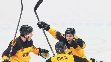 Pure Freude. Bei Olympia gewannen die deutschen Spieler die Silbermedaille.