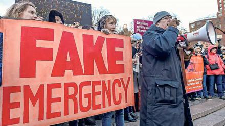 „Fake-Notstand“. Eine Demonstration gegen die Notstandserklärung von US-Präsident Trump. 
