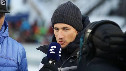 Gefährdet. Martin Schmitt wurde am Freitag fast von einem Ski getroffen.