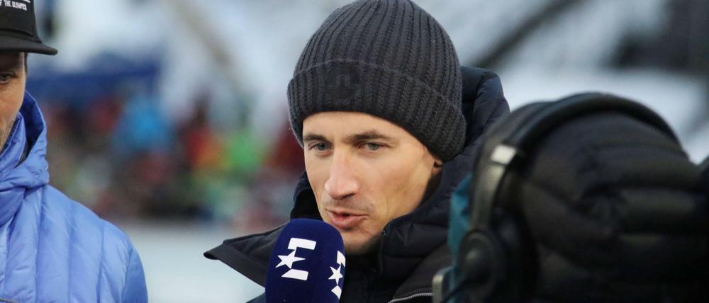 Gefährdet. Martin Schmitt wurde am Freitag fast von einem Ski getroffen.