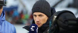 Gefährdet. Martin Schmitt wurde am Freitag fast von einem Ski getroffen.