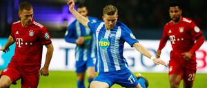 Lehren aus dem Pokalspiel. Am Samstag in München braucht Hertha BSC (Szene mit Maximilian Mittelstädt) mehr Ballbesitz als beim letzten Aufeinandertreffen. 