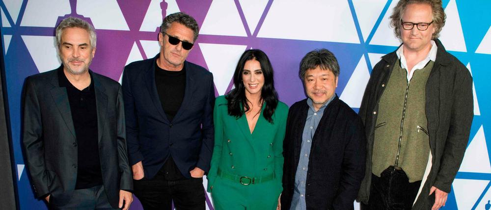 Die fünf für den besten fremdsprachigen Film nominierten Regisseure: Alfonso Cuaron ("Roma", v.l.), Pawel Pawlikowski ("Cold War"), Nadine Labaki ("Capernaum"), Hirokazu Kore-eda ("Shoplifters") und Florian Henckel von Donnersmarck ("Werk ohne Autor") beim Empfang in Los Angeles, vor der Oscar-Gala am Sonntagabend.