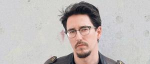 Macht die Zerrissenheit von Identitäten sichtbar. Marko Dinik, geboren 1988 in Wien, wuchs in Belgrad auf.