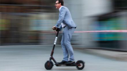 E-Roller auf Bürgersteigen sollen bald erlaubt sein.
