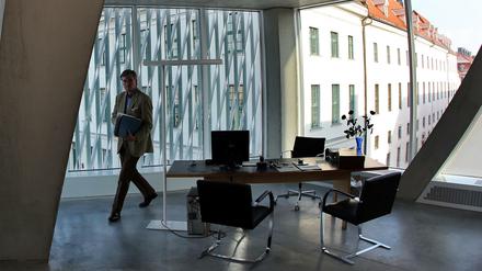 Alexander Farenholtz, Verwaltungsdirektor der Bundeskulturstiftung, im Bürobereich der Stiftung.