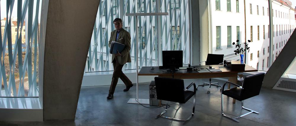 Alexander Farenholtz, Verwaltungsdirektor der Bundeskulturstiftung, im Bürobereich der Stiftung.