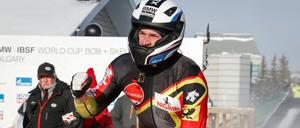 Ende einer Erfolgsfahrt. Francesco Friedrich steuert seinen Viererbob zum Gesamtweltcup.